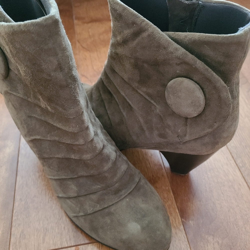 Ankle leather boots. Size 6.5